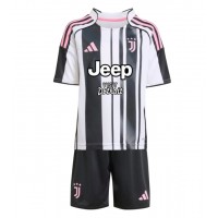 Juventus Pierre Kalulu #15 Domáci Detský futbalový dres 2025-26 Krátky Rukáv (+ trenírky)